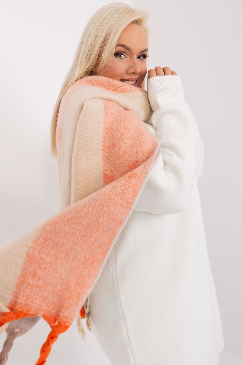  Shawl model 190545 AT 