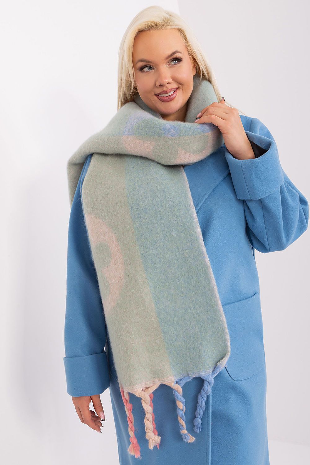  Shawl model 190555 AT 