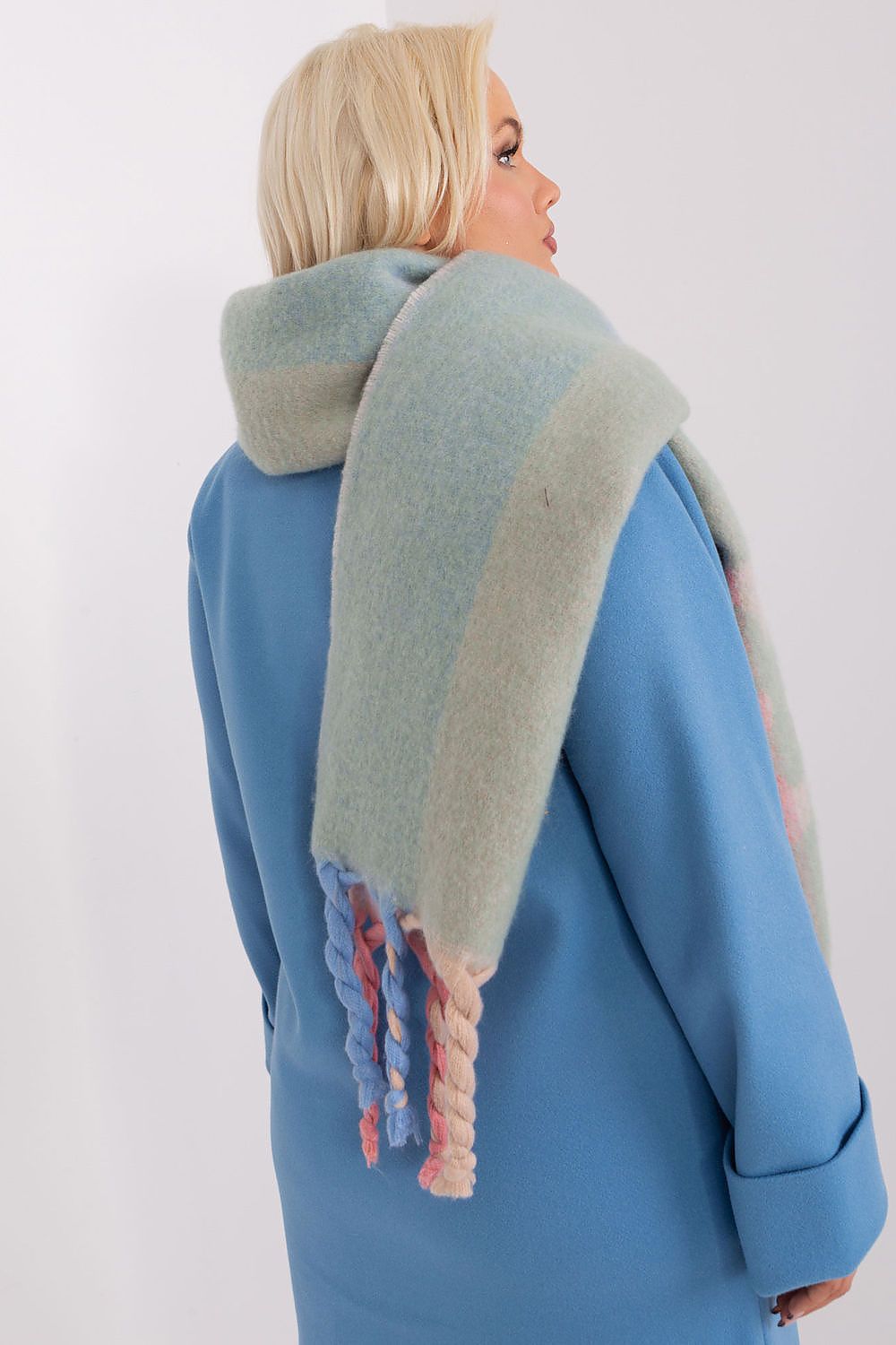  Shawl model 190555 AT 