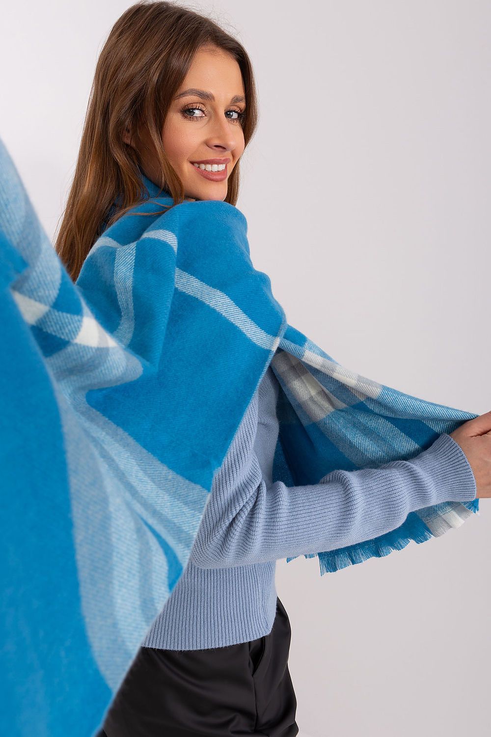  Shawl model 190569 AT 